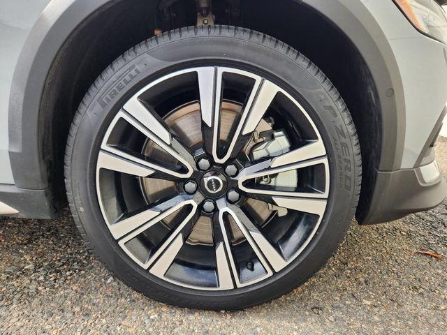 Certified 2025 Volvo V60 B5 Cross Country Ultra AWD/4WD image 19