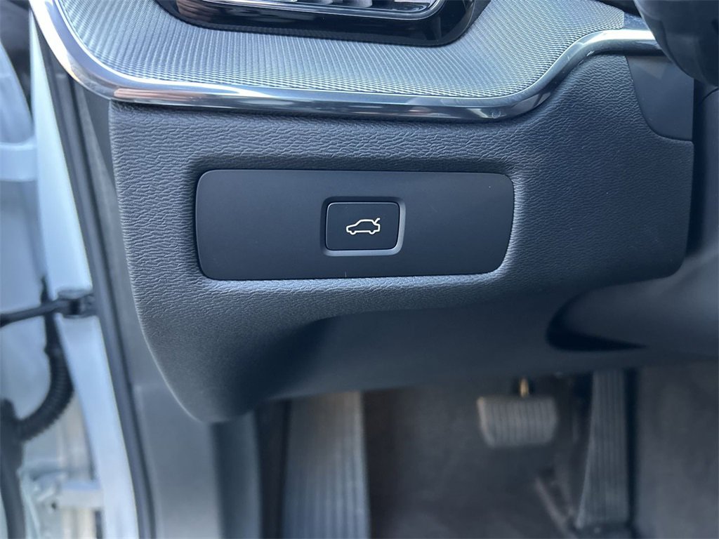 New 2026 Volvo XC60 B5 Ultra w/ Climate Package image 17