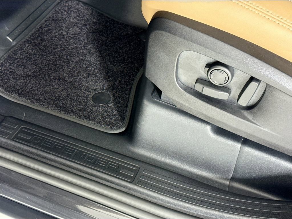 Used 2025 Land Rover Defender 110 S image 18