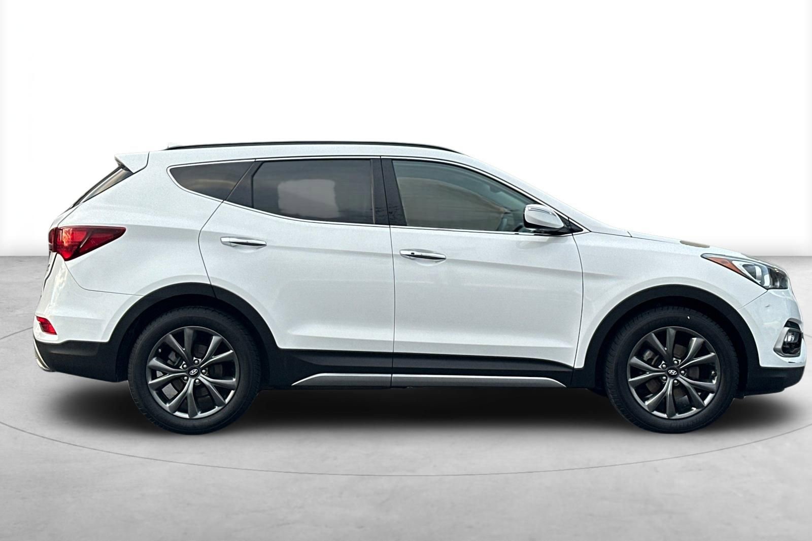 Used 2017 Hyundai Santa Fe Sport image 7