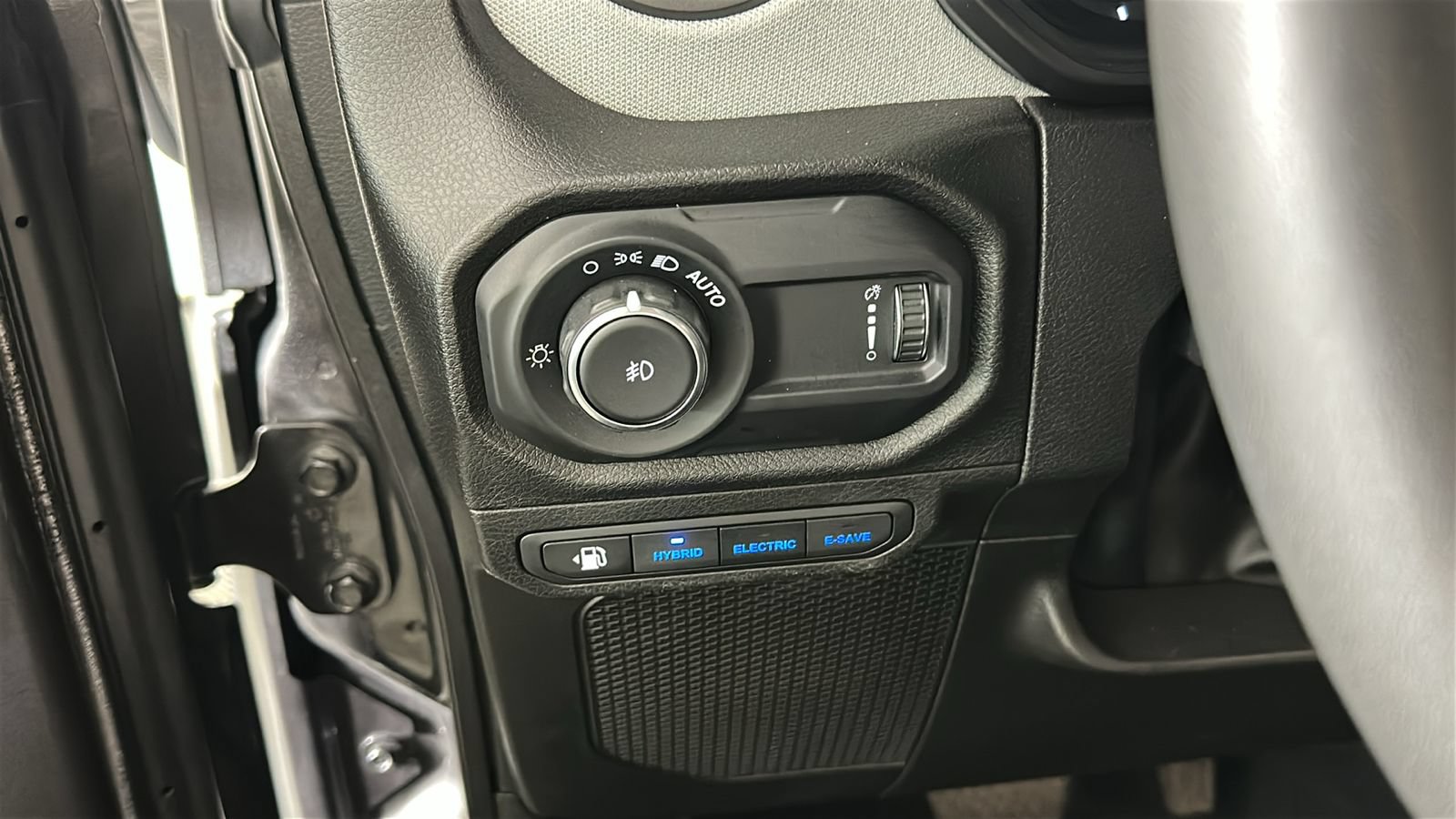 Used 2024 Jeep Wrangler Unlimited w/ Convenience Group AWD/4WD image 23