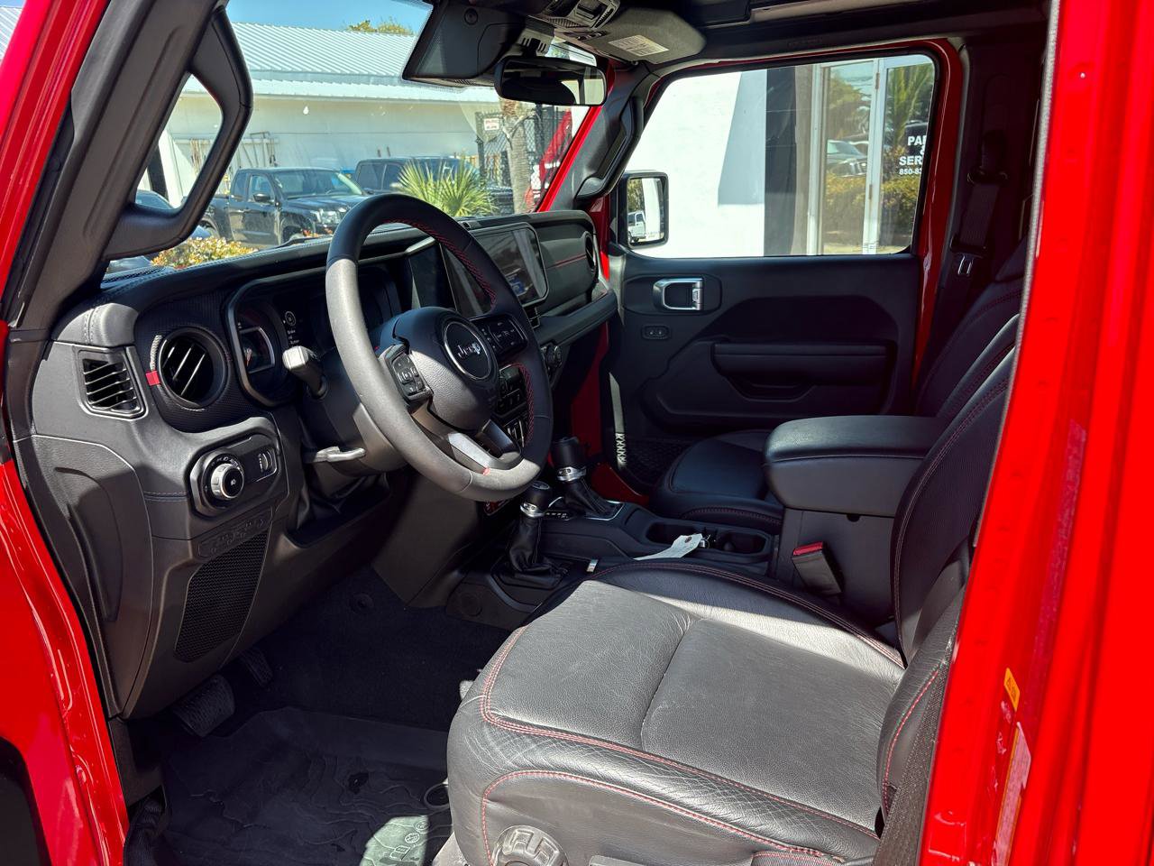 Used 2024 Jeep Wrangler Unlimited Rubicon w/ XTREMEE 35" Tire Package AWD/4WD image 16