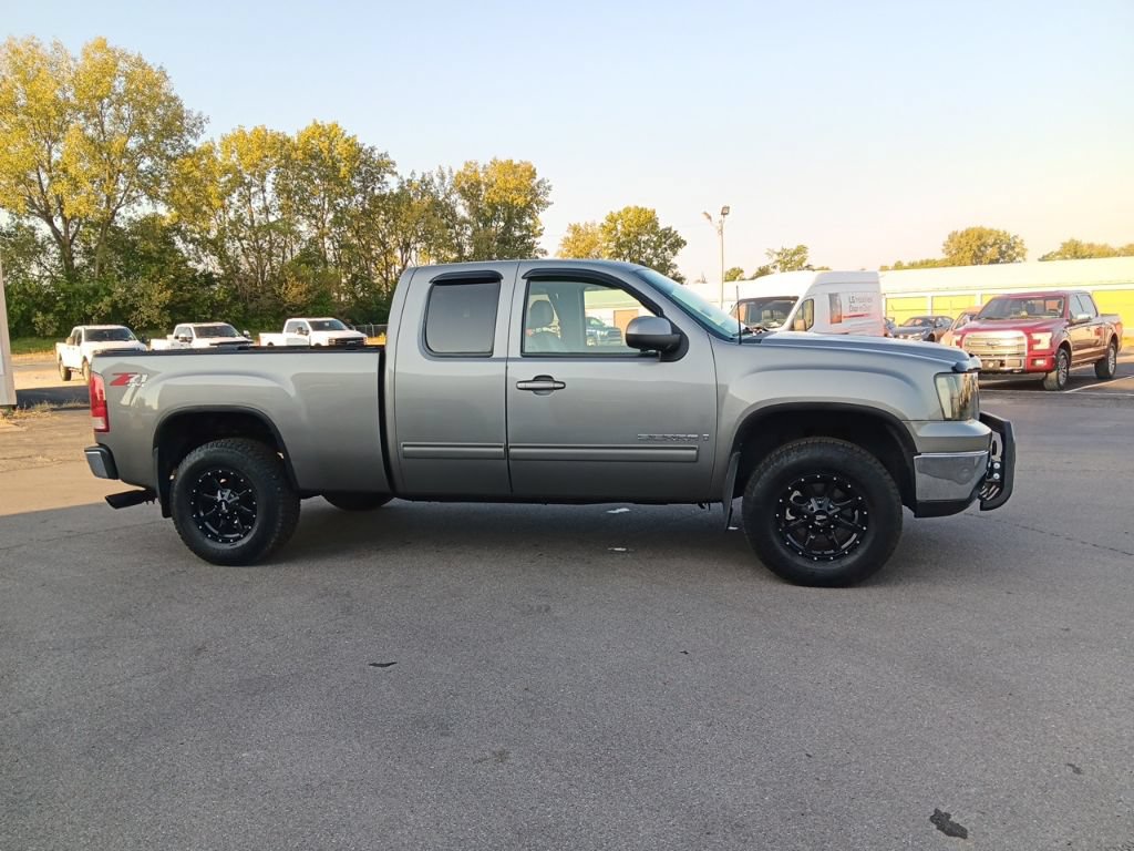 Used 2007 GMC Sierra 1500 SLT w/ SLE/SLT Trailering Package AWD/4WD image 4