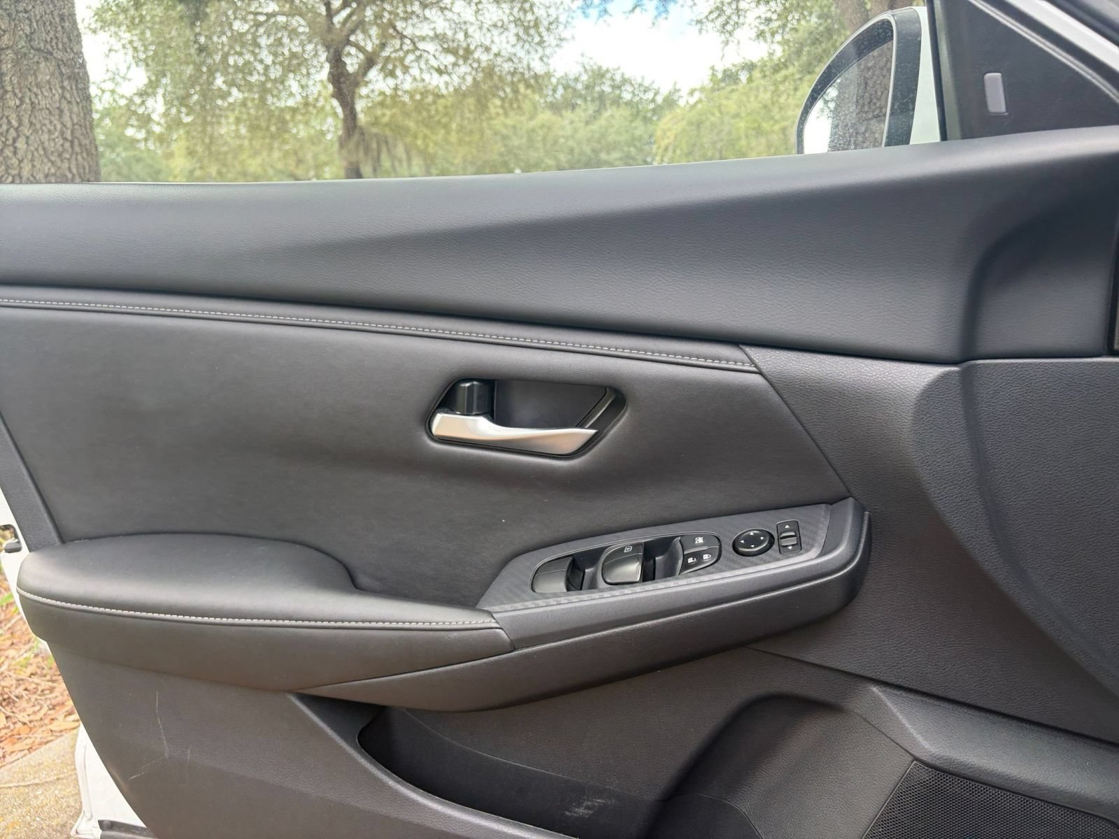 Used 2025 Nissan Sentra SV FWD image 18