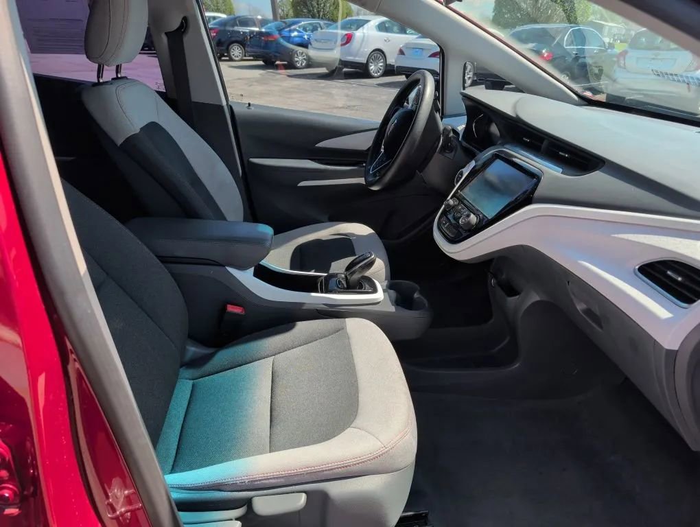 Used 2021 Chevrolet Bolt LT FWD image 16