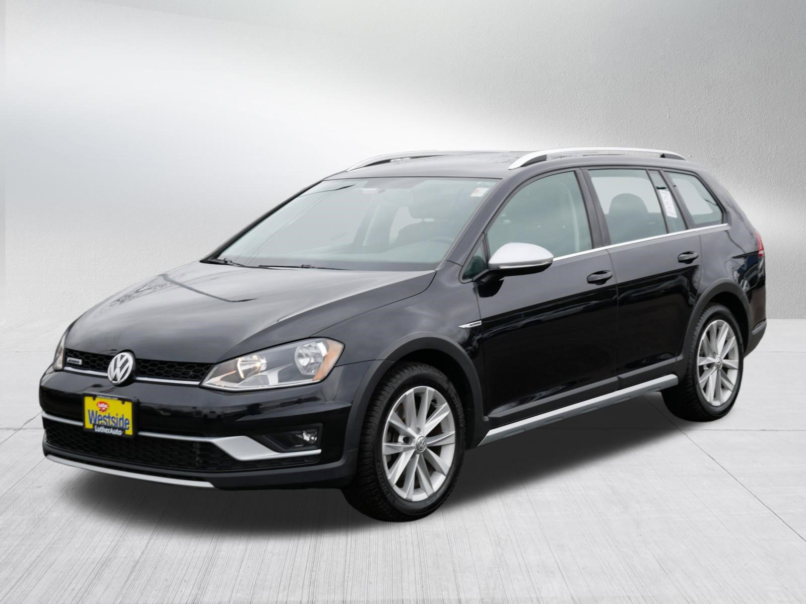 Used 2017 Volkswagen Golf Alltrack S image 3