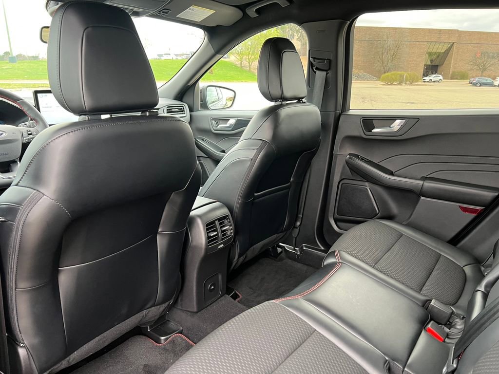 Used 2023 Ford Escape ST-Line Elite image 32