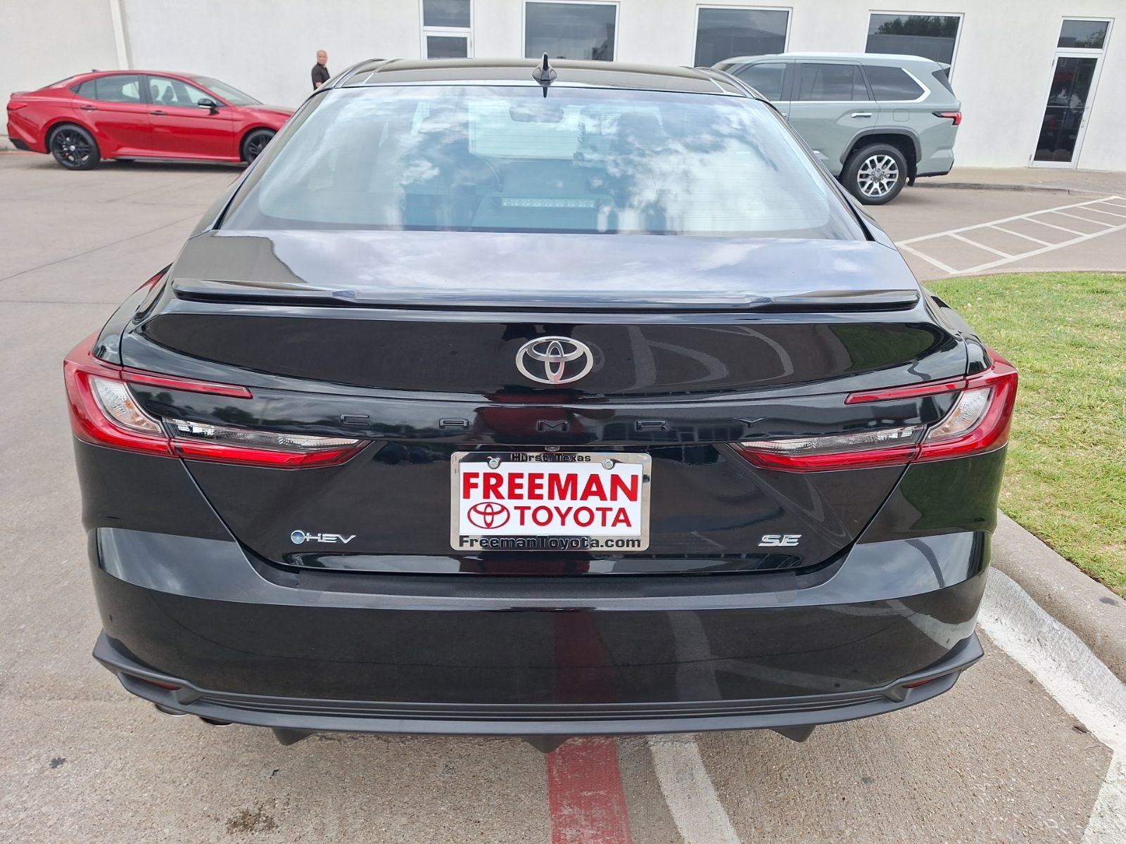 Used 2025 Toyota Camry SE FWD image 5
