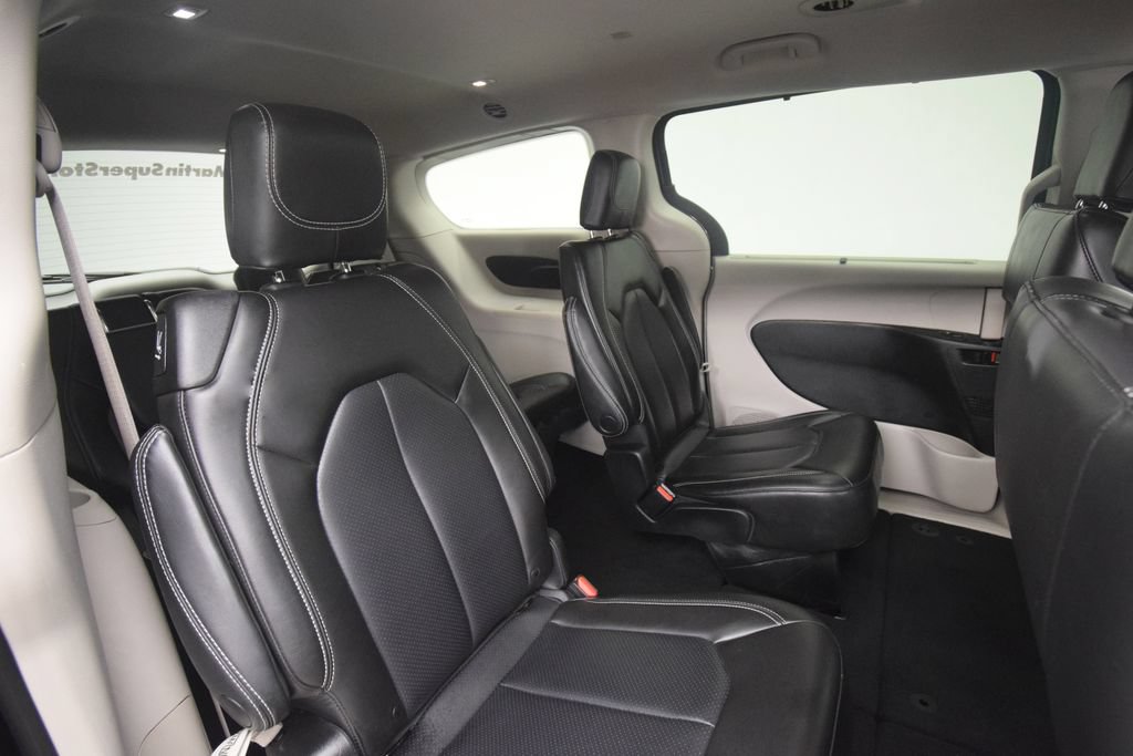 Used 2023 Chrysler Pacifica Touring-L FWD image 22