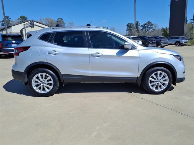 Used 2020 Nissan Rogue Sport SV image 2