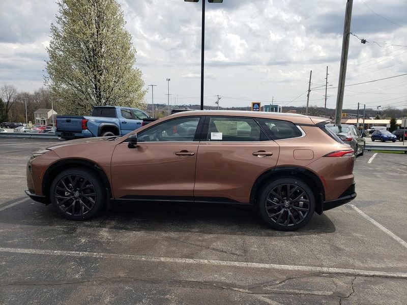 New 2026 Toyota Crown Signia AWD/4WD image 3