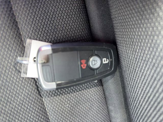 Used 2021 Ford Edge SE image 25