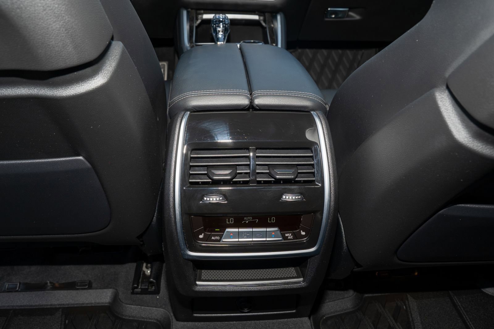 Used 2022 BMW X6 M50i w/ Executive Package image 20