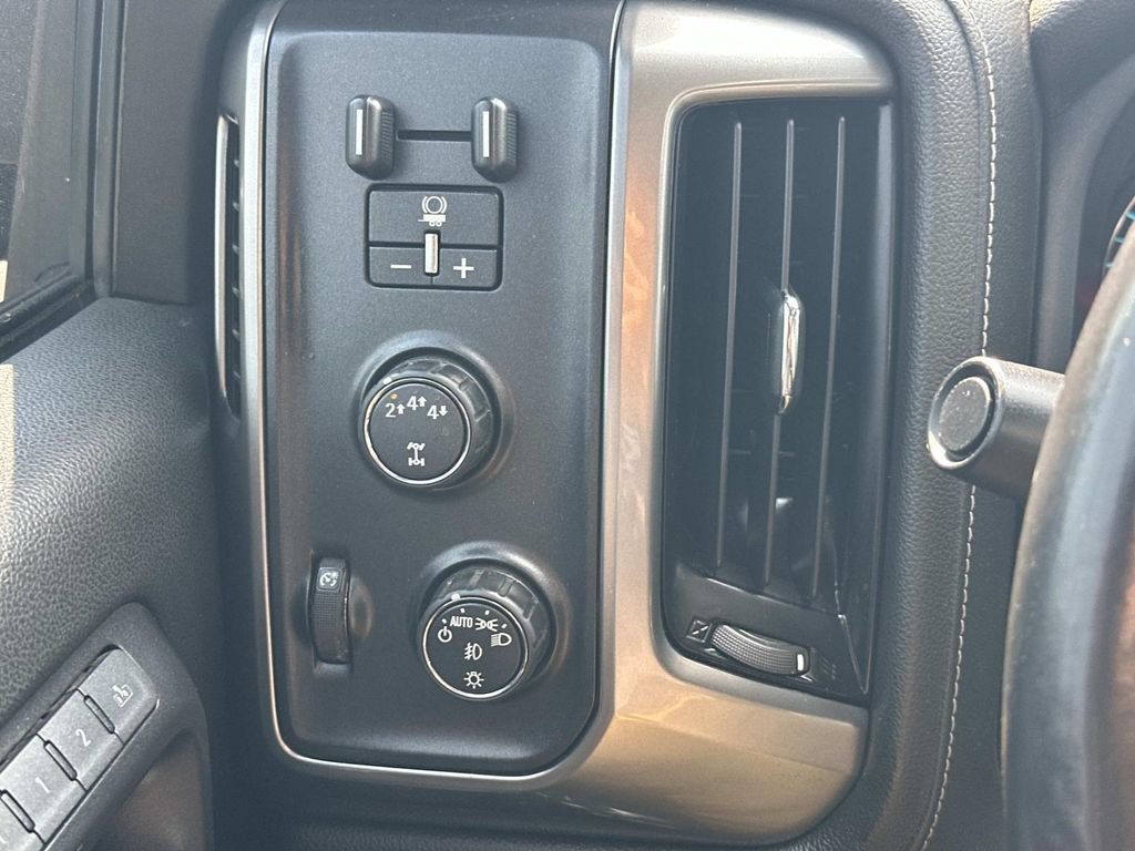 Used 2018 Chevrolet Silverado 2500 LTZ w/ Vortec Plus Package AWD/4WD image 22