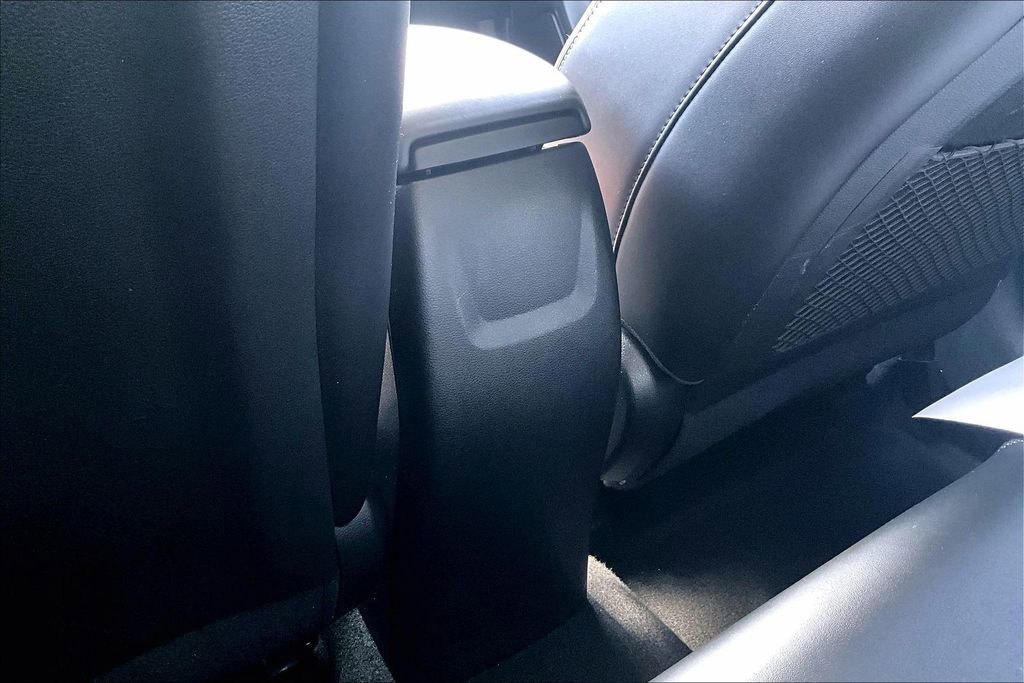 Used 2022 Hyundai Venue Limited FWD image 34