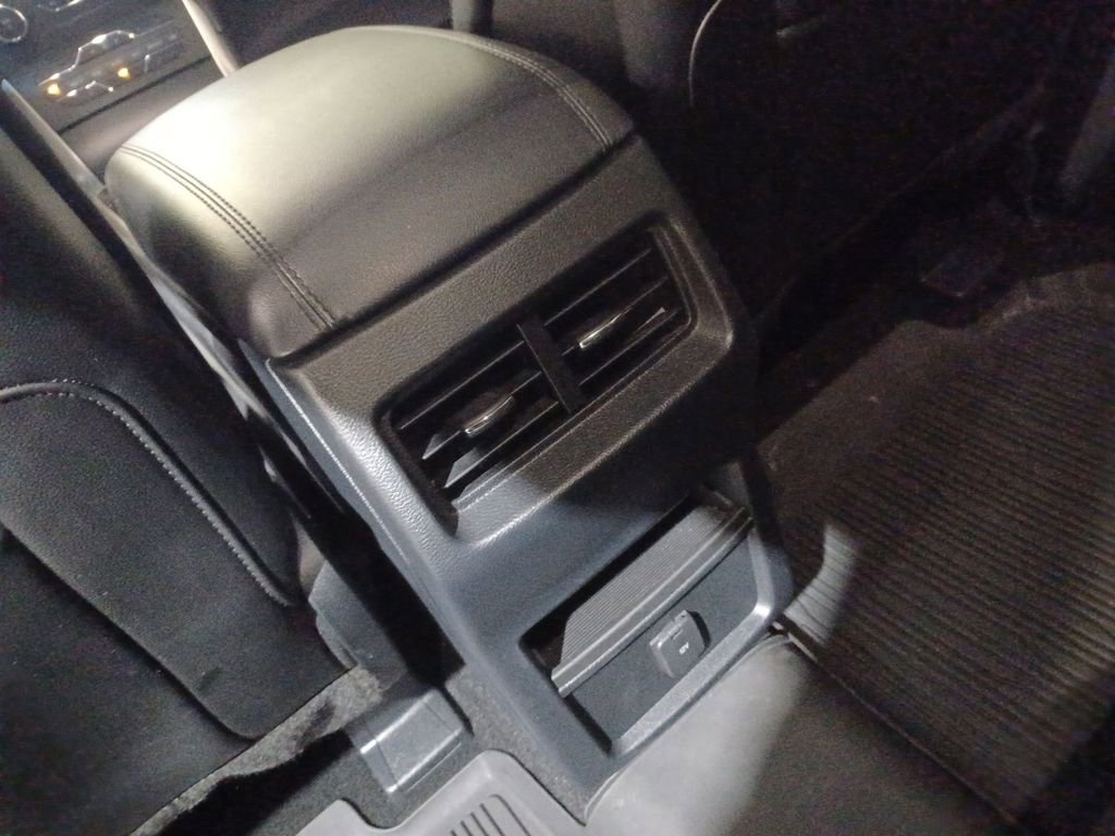 Used 2020 Ford Edge SEL image 21