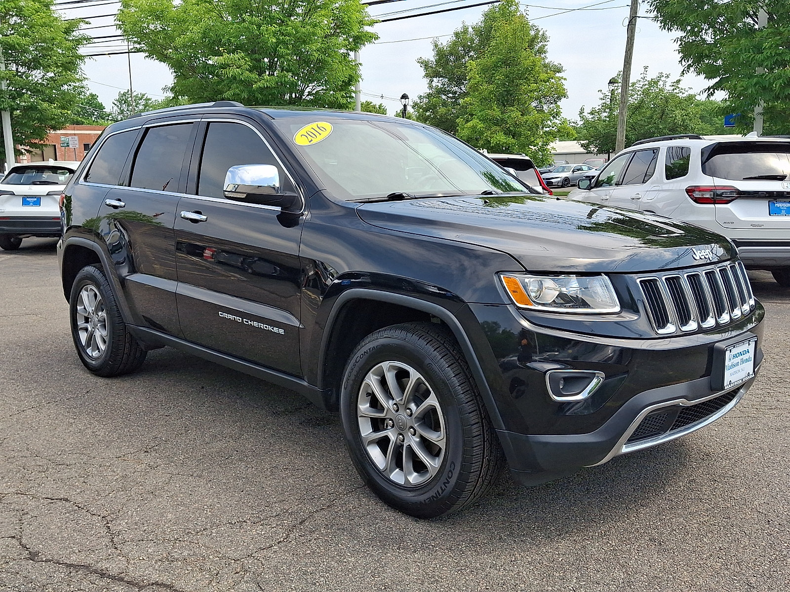 Used 2016 Jeep Grand Cherokee Limited AWD/4WD image 3