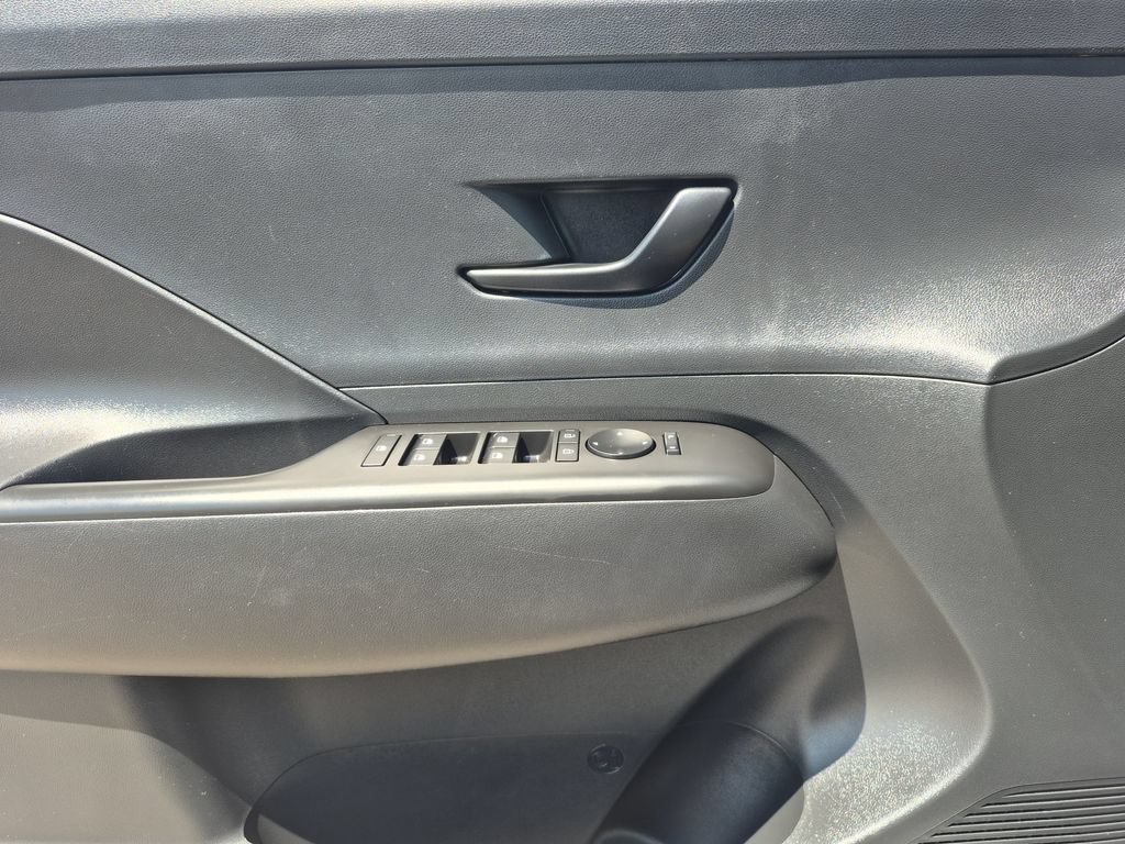 Used 2025 Hyundai Kona SE AWD/4WD image 7