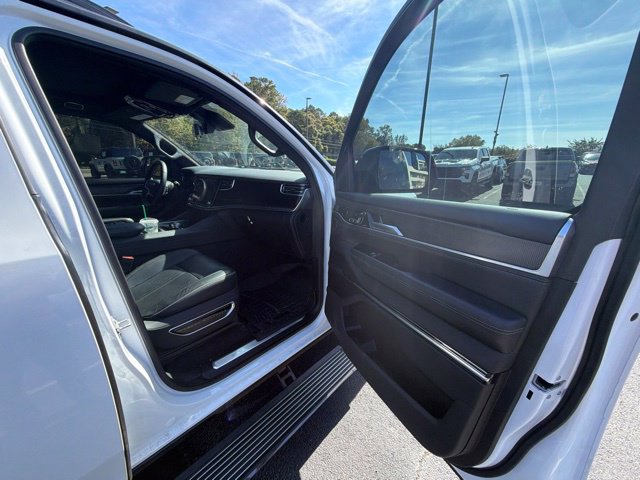 Used 2025 Jeep Grand Wagoneer Series II Obsidian w/ Quick Order Packagew 28T AWD/4WD image 16