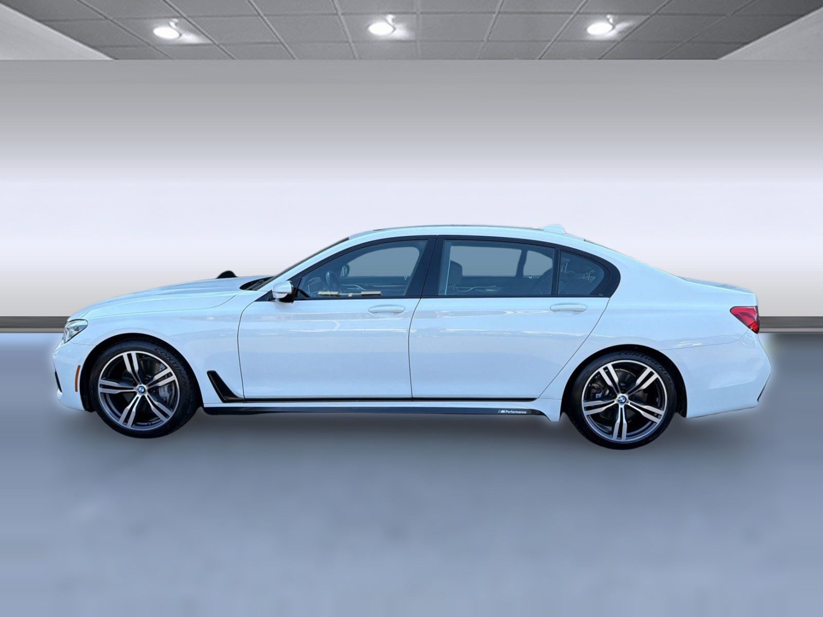 Used 2019 BMW 750i w/ Executive Package RWD image 2