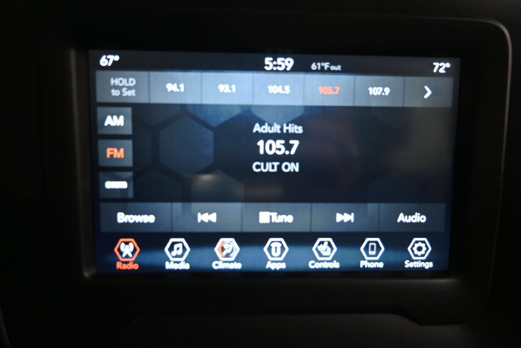 Used 2018 Jeep Renegade Latitude w/ Cold Weather Group AWD/4WD image 19