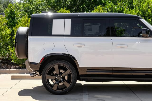 New 2026 Land Rover Defender 110 V8 AWD/4WD image 12