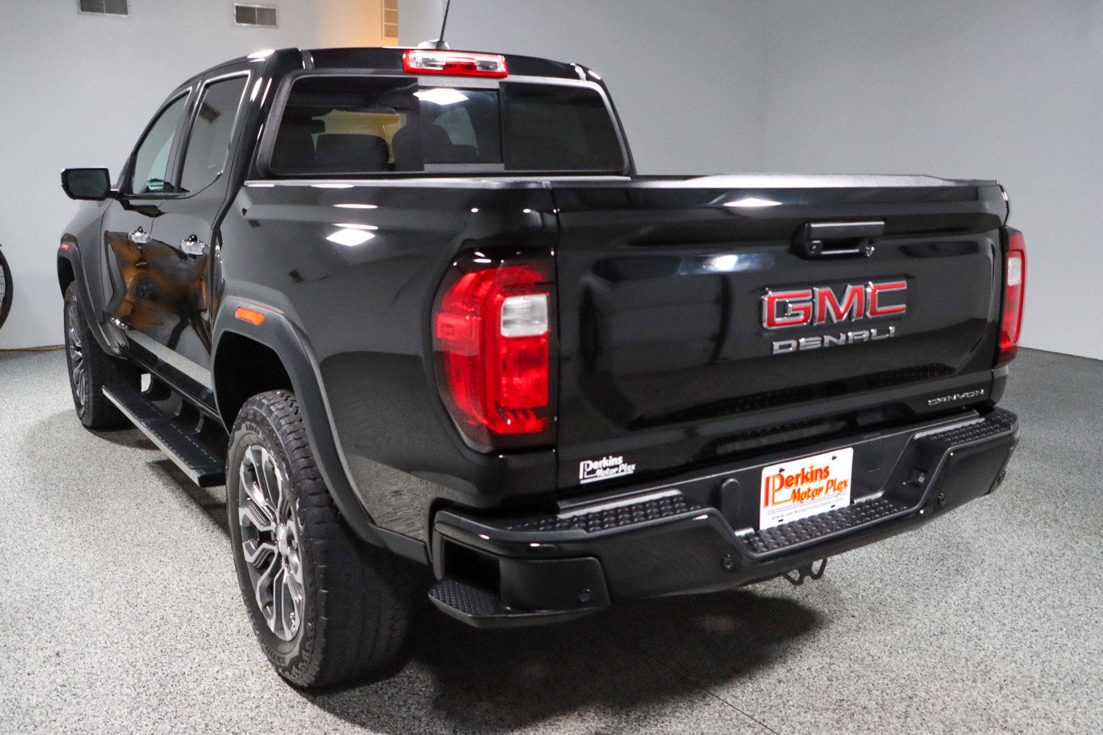 Used 2023 GMC Canyon Denali AWD/4WD image 9