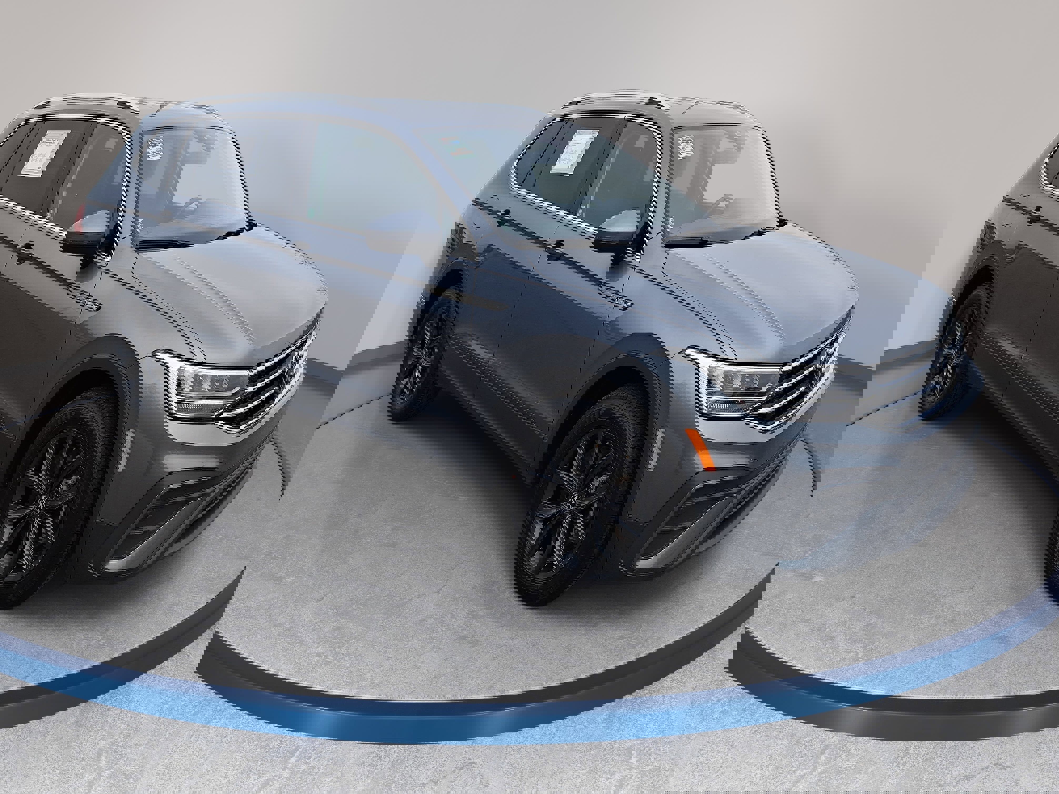 Used 2024 Volkswagen Tiguan SE image 3