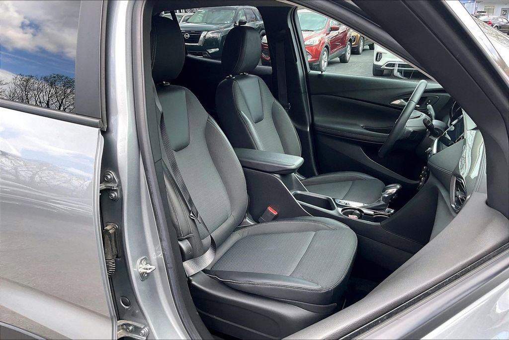 Used 2023 Buick Encore GX Preferred w/ Cold Weather Comfort Package image 7