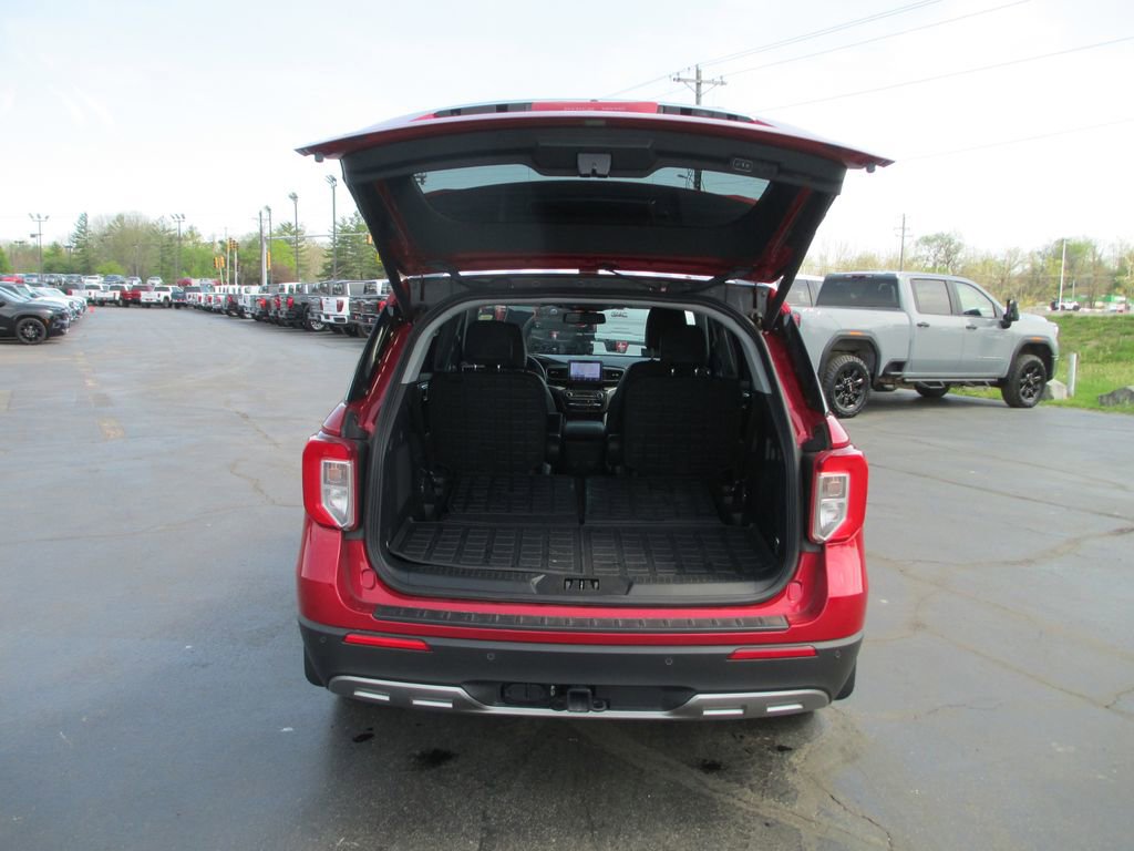 Used 2023 Ford Explorer XLT w/ Equipment Group 202A image 7