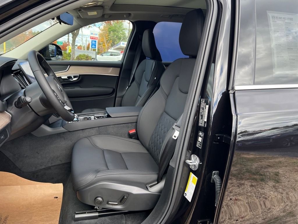 New 2026 Volvo XC90 B5 Plus w/ Protection Package Premier AWD/4WD image 12