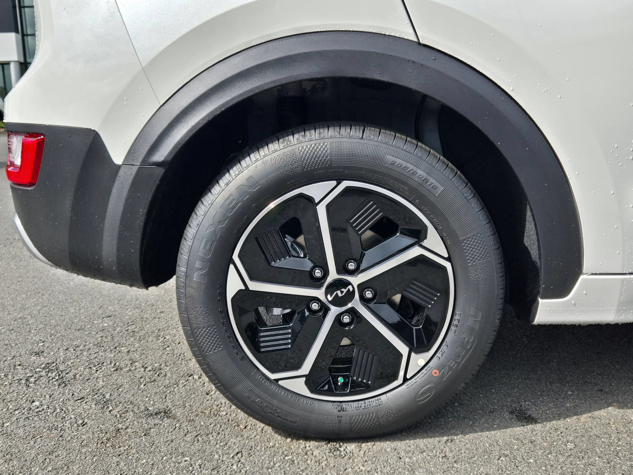 New 2026 Kia Niro EX FWD image 17