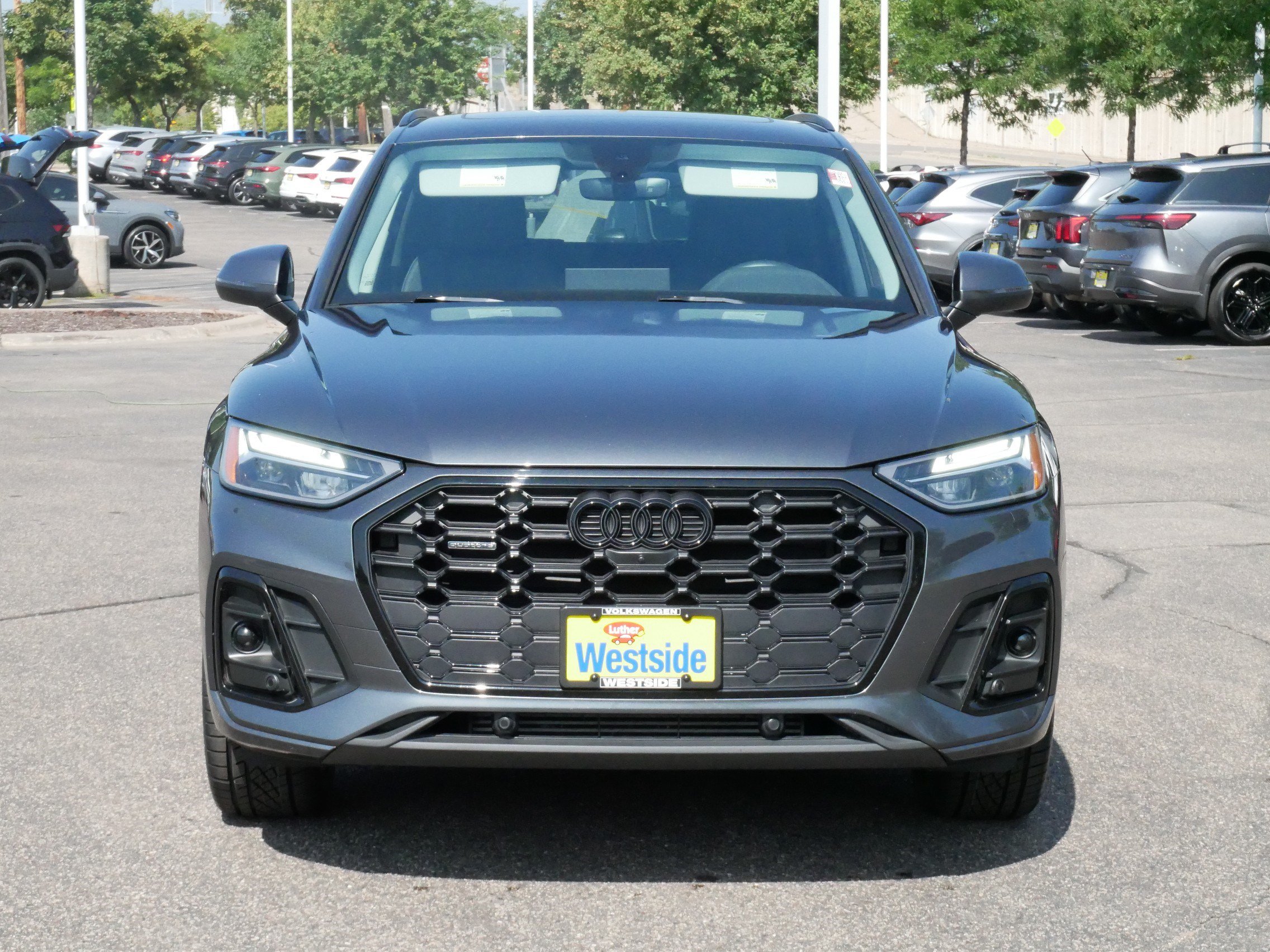 Used 2023 Audi Q5 2.0T Premium Plus w/ Premium Plus Package AWD/4WD image 2