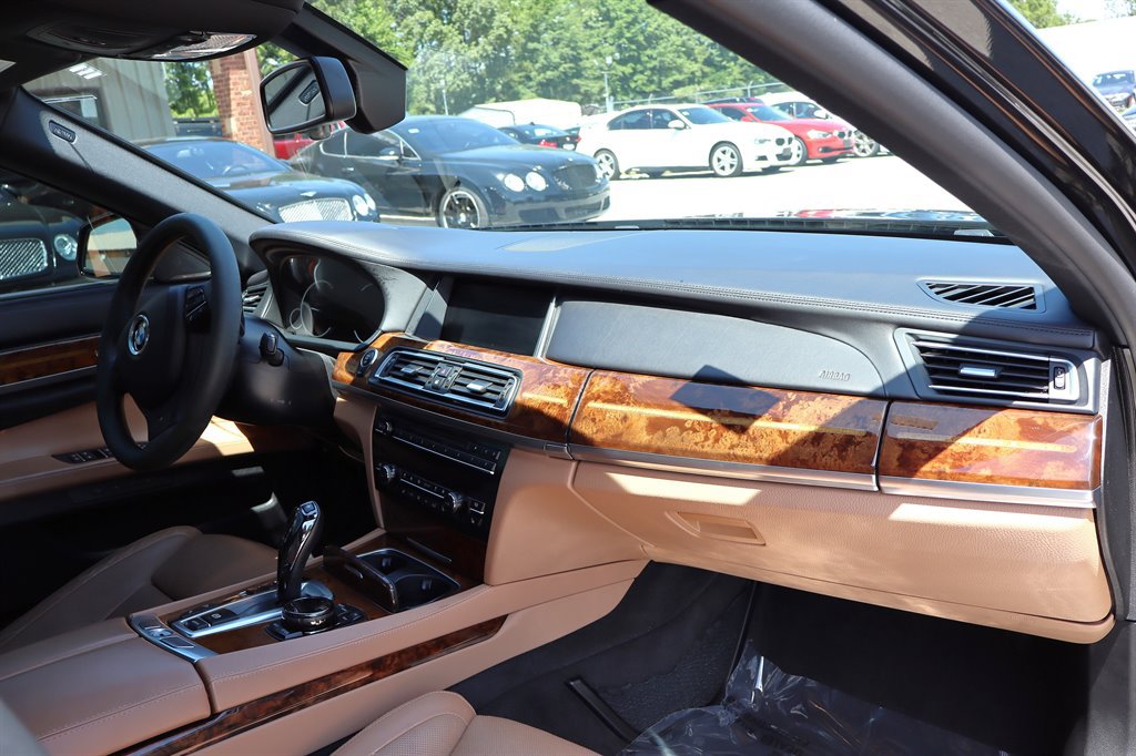 Used 2014 BMW 750Li xDrive AWD/4WD image 18