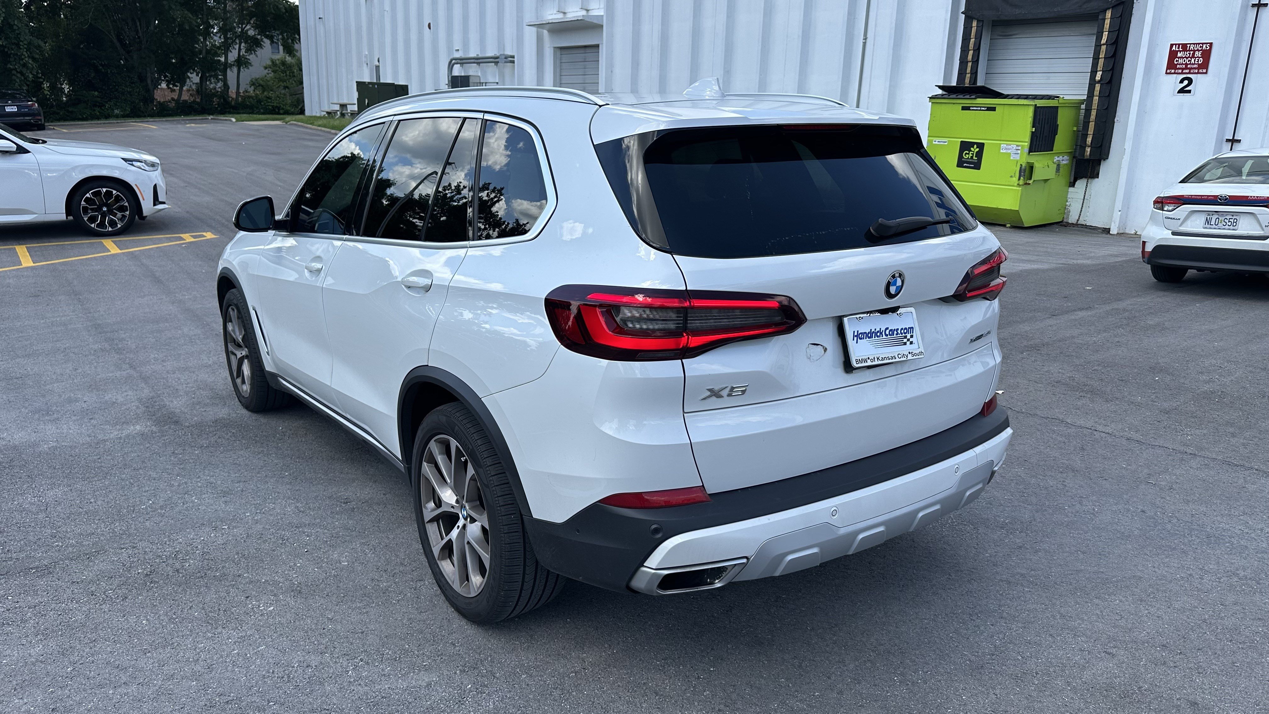 Used 2022 BMW X5 xDrive40i w/ Executive Package AWD/4WD image 8