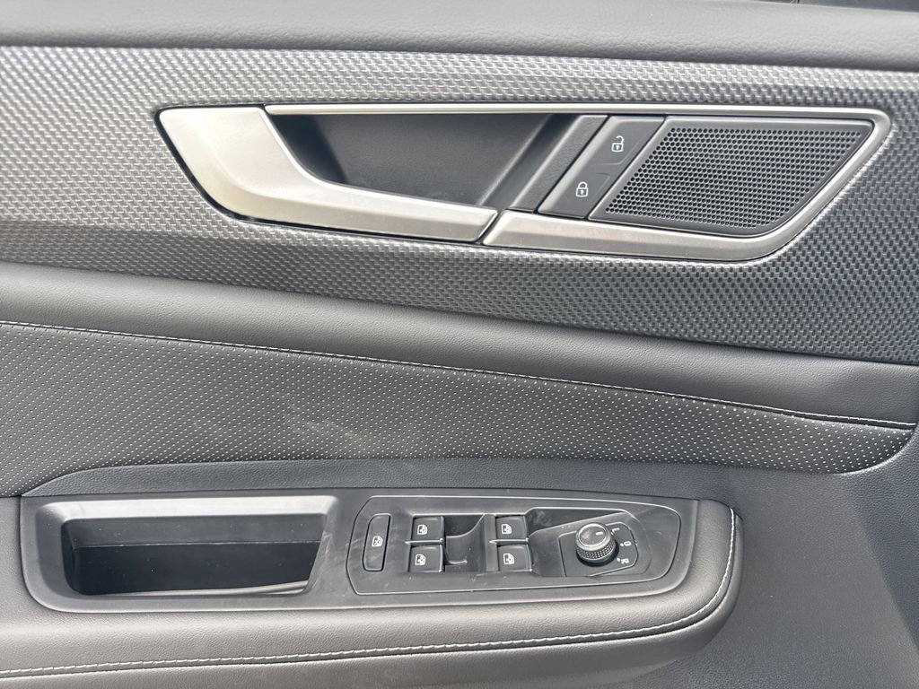 New 2025 Volkswagen Atlas Cross Sport SEL image 25