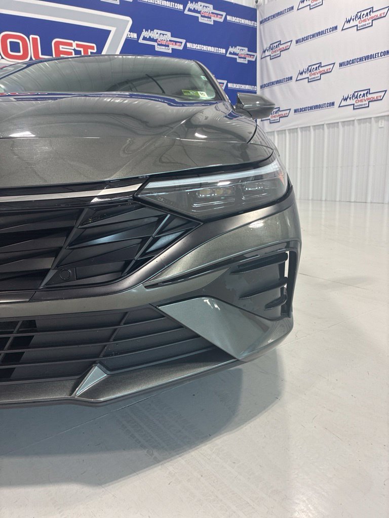Used 2025 Hyundai Elantra Limited FWD image 8
