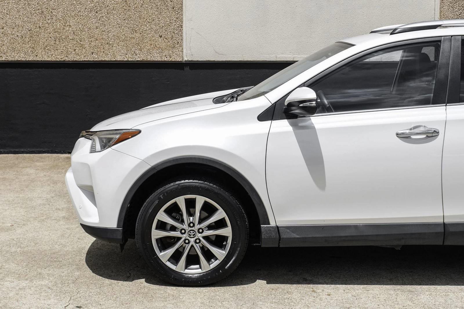 Used 2017 Toyota RAV4 Limited FWD image 12