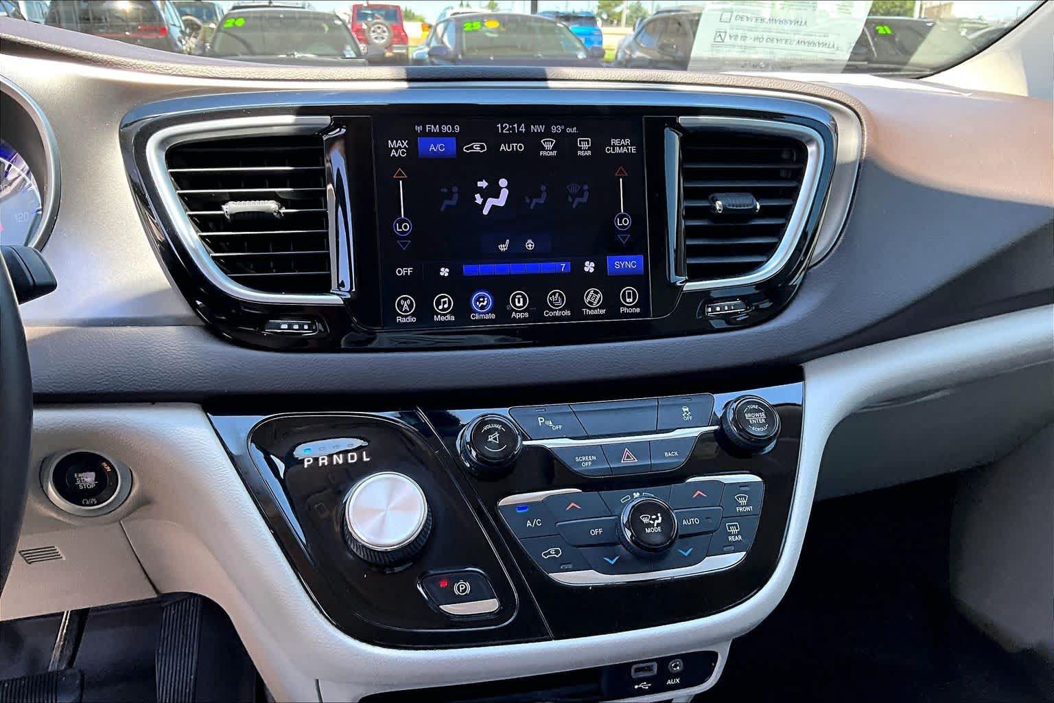 Used 2017 Chrysler Pacifica Touring-L Plus FWD image 23