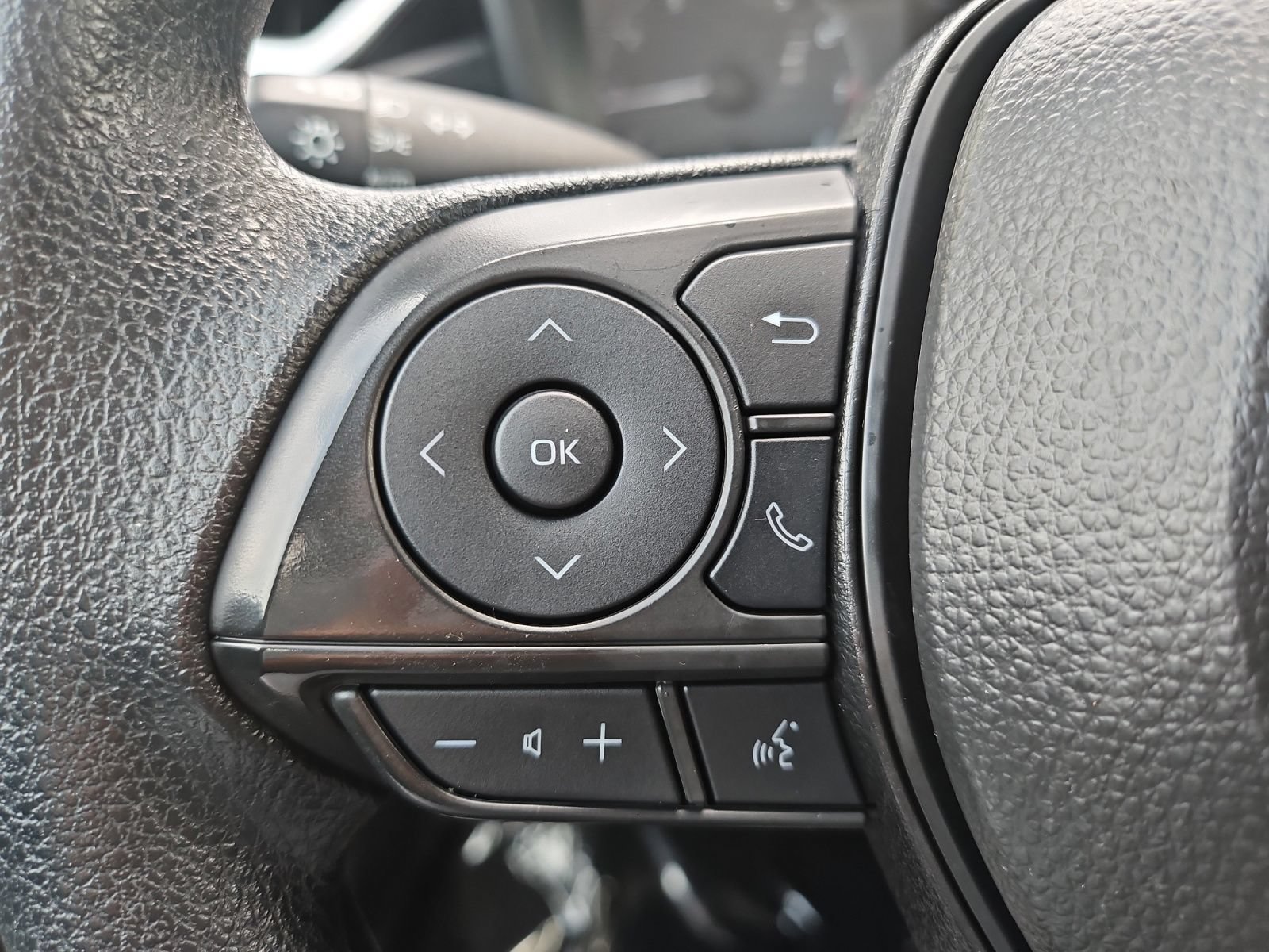 Used 2025 Toyota Corolla LE FWD image 30