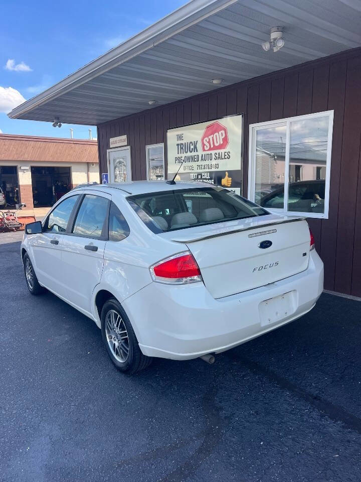Used 2010 Ford Focus SE image 3