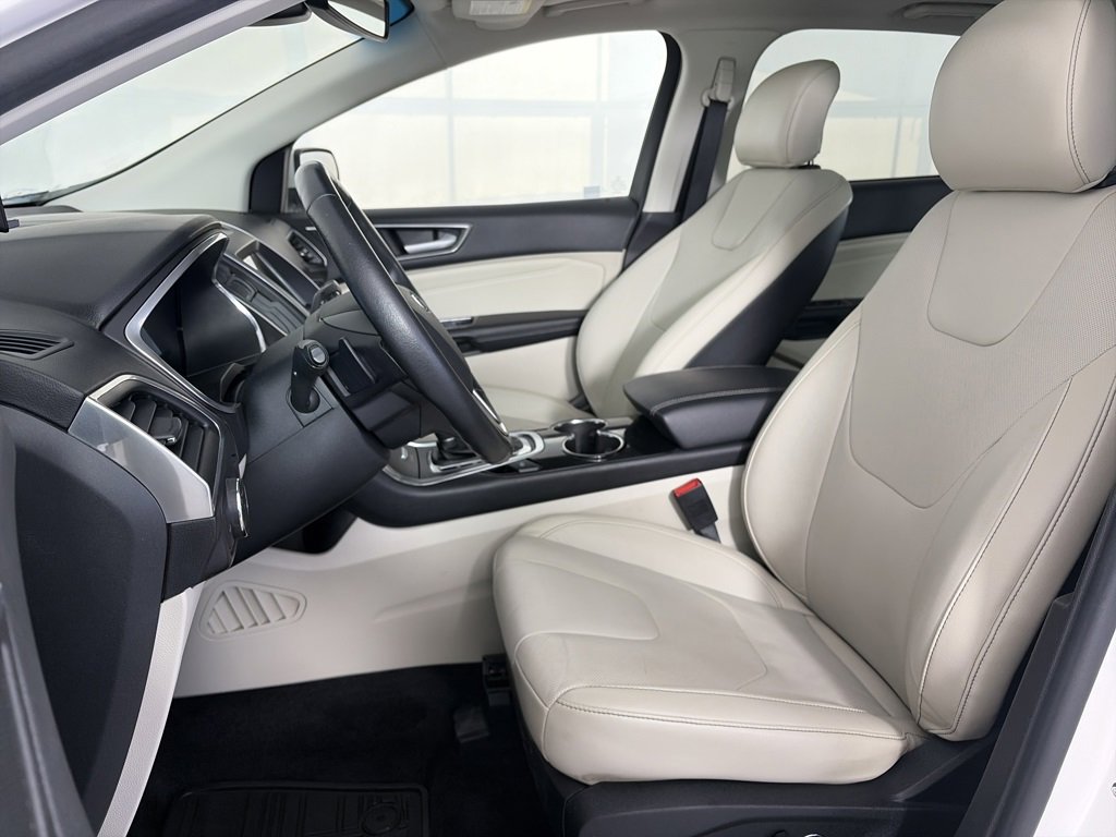 Used 2016 Ford Edge Titanium w/ Equipment Group 302A image 11