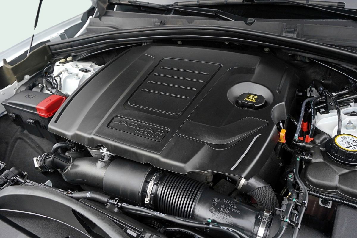 Used 2024 Jaguar F-PACE R-Dynamic S image 12