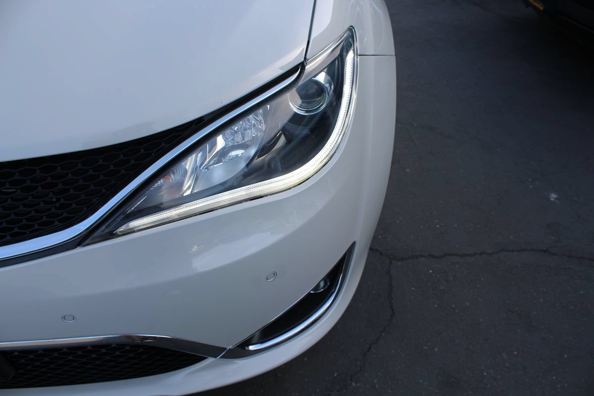 Used 2020 Chrysler Pacifica Limited w/ Advanced Safetytec Group FWD image 10