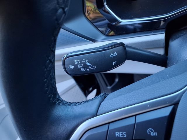 Used 2023 Volkswagen Jetta SE w/ Panoramic Sunroof Package FWD image 9