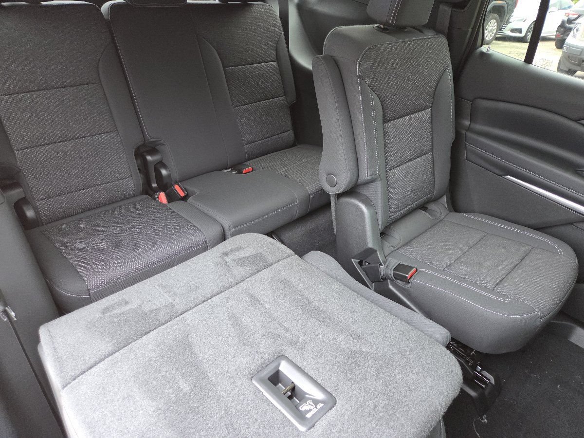 New 2027 Chevrolet Traverse LT FWD image 26