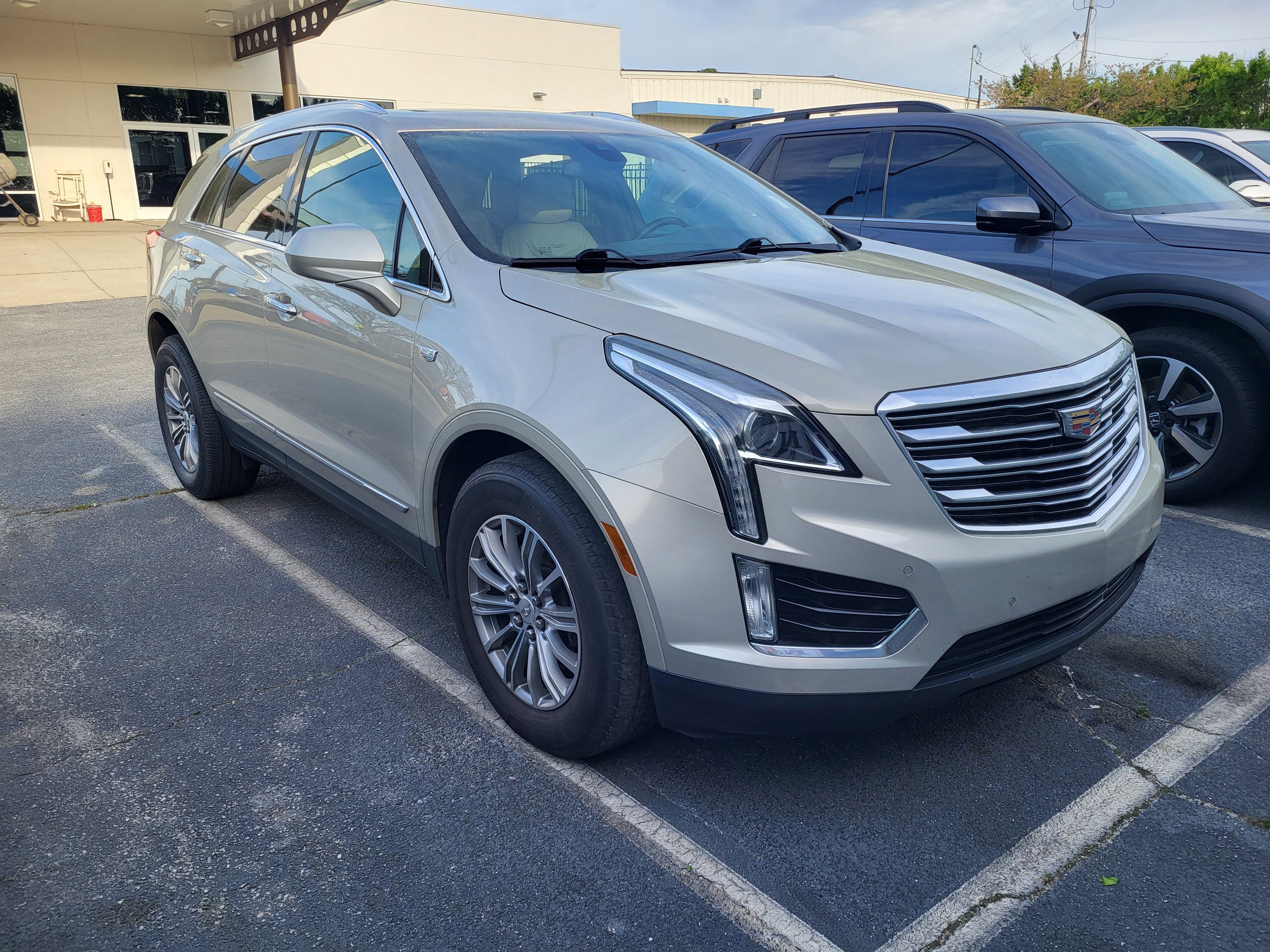 Used 2017 Cadillac XT5 Luxury w/ Driver Awareness Package image 3