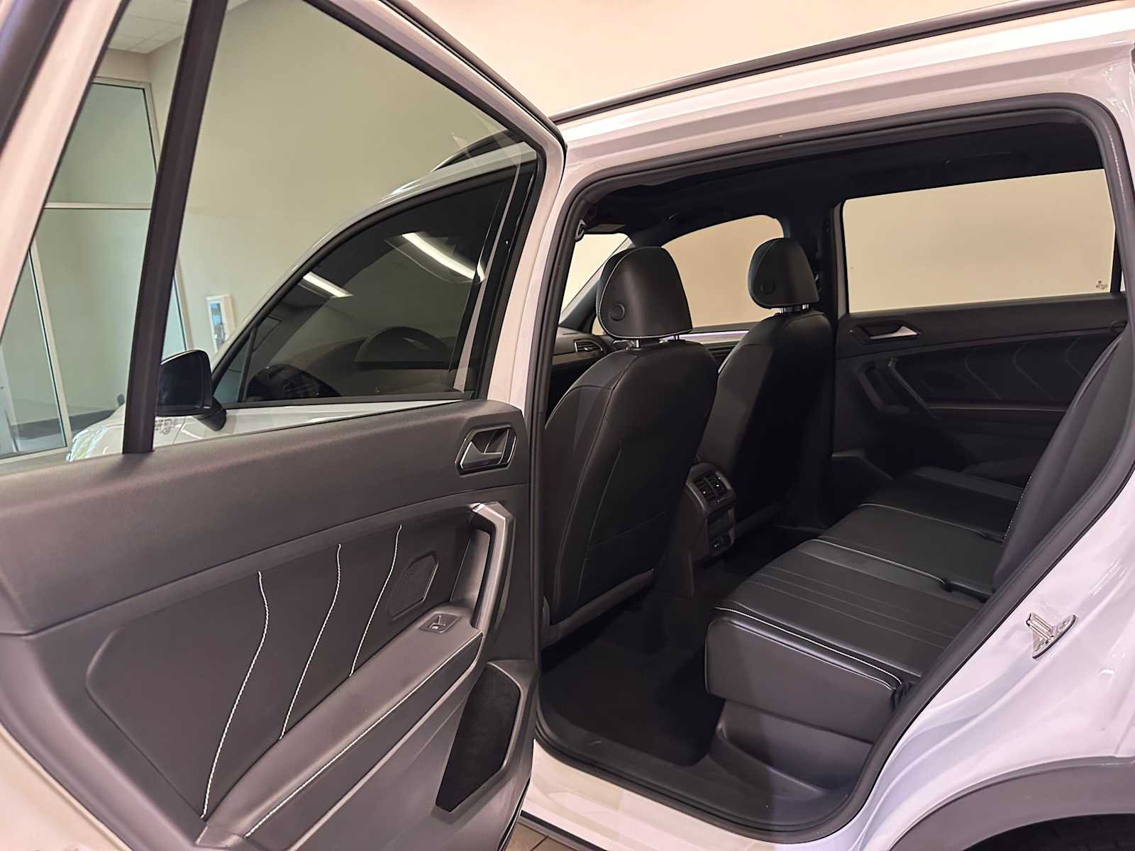 Used 2022 Volkswagen Tiguan SE R-Line AWD/4WD image 25