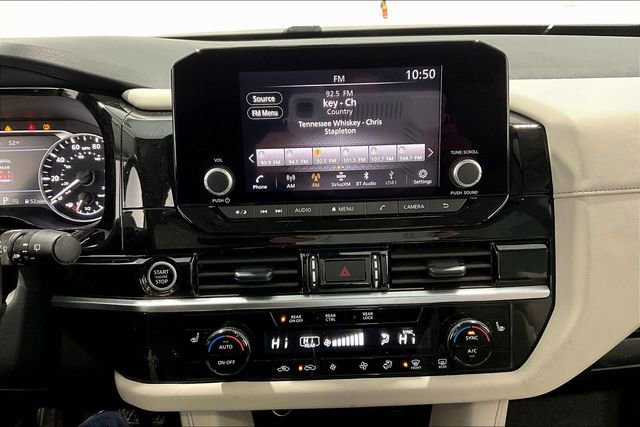 Used 2024 Nissan Pathfinder SV w/ SV Premium Package image 15