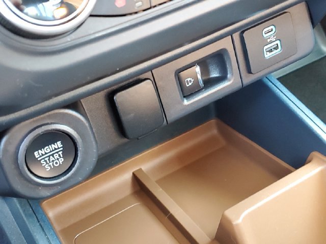 Certified 2024 Ford Maverick Lariat w/ 4K Tow Package AWD/4WD image 19